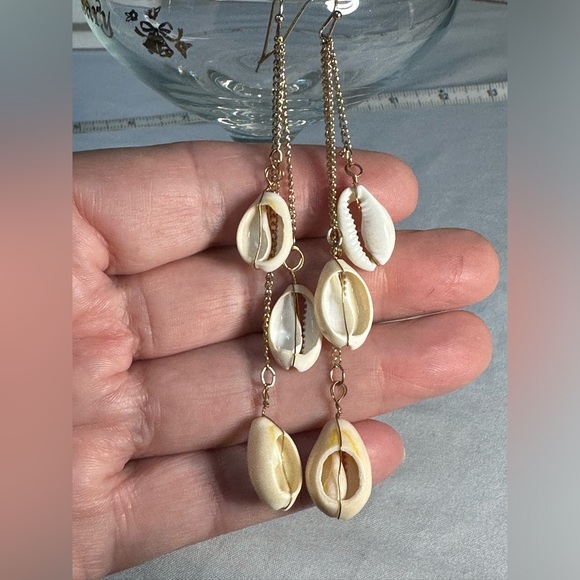 Three chain dangle cowrie shell earrings - Picture 5 of 7